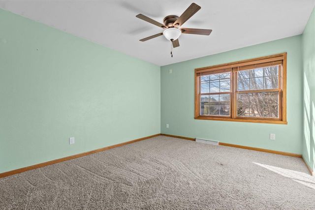 2189 E PRAIRIE CREEK DRIVE, Neenah, WI 54956