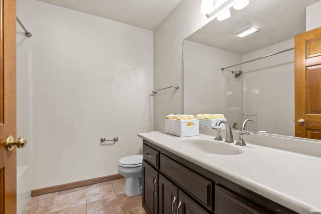 2189 E PRAIRIE CREEK DRIVE, Neenah, WI 54956