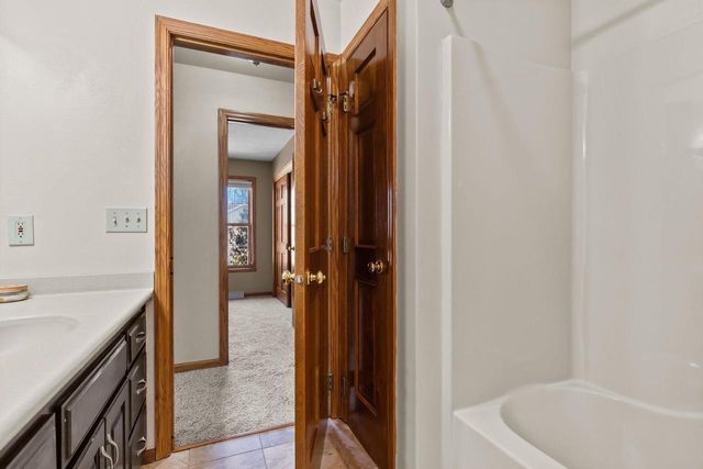 2189 E PRAIRIE CREEK DRIVE, Neenah, WI 54956