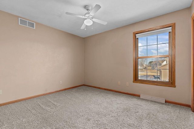 2189 E PRAIRIE CREEK DRIVE, Neenah, WI 54956