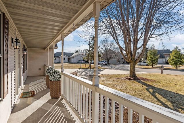 2189 E PRAIRIE CREEK DRIVE, Neenah, WI 54956