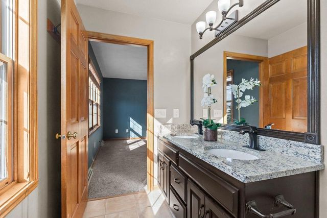 2189 E PRAIRIE CREEK DRIVE, Neenah, WI 54956