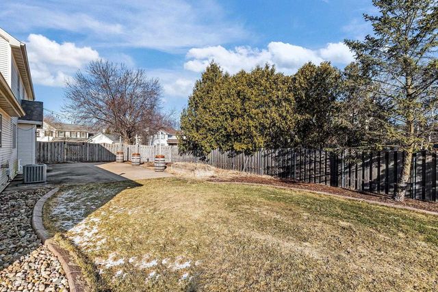 2189 E PRAIRIE CREEK DRIVE, Neenah, WI 54956