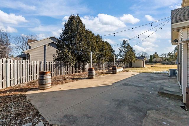 2189 E PRAIRIE CREEK DRIVE, Neenah, WI 54956