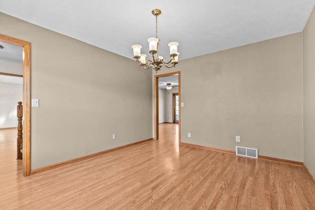 2189 E PRAIRIE CREEK DRIVE, Neenah, WI 54956