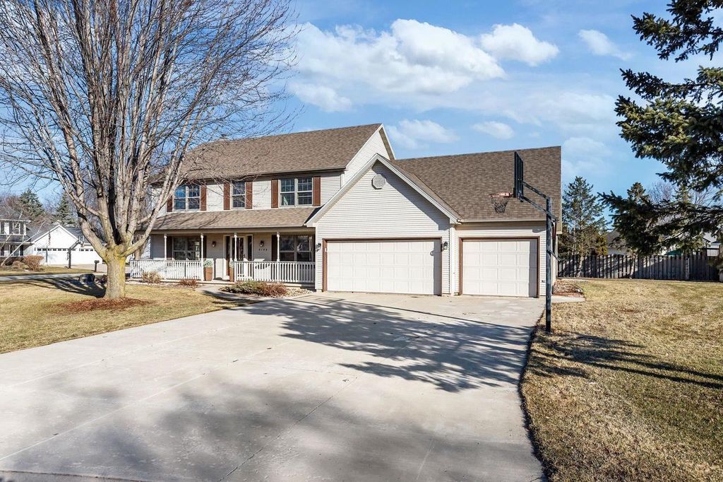 2189 E PRAIRIE CREEK DRIVE, Neenah, WI 54956
