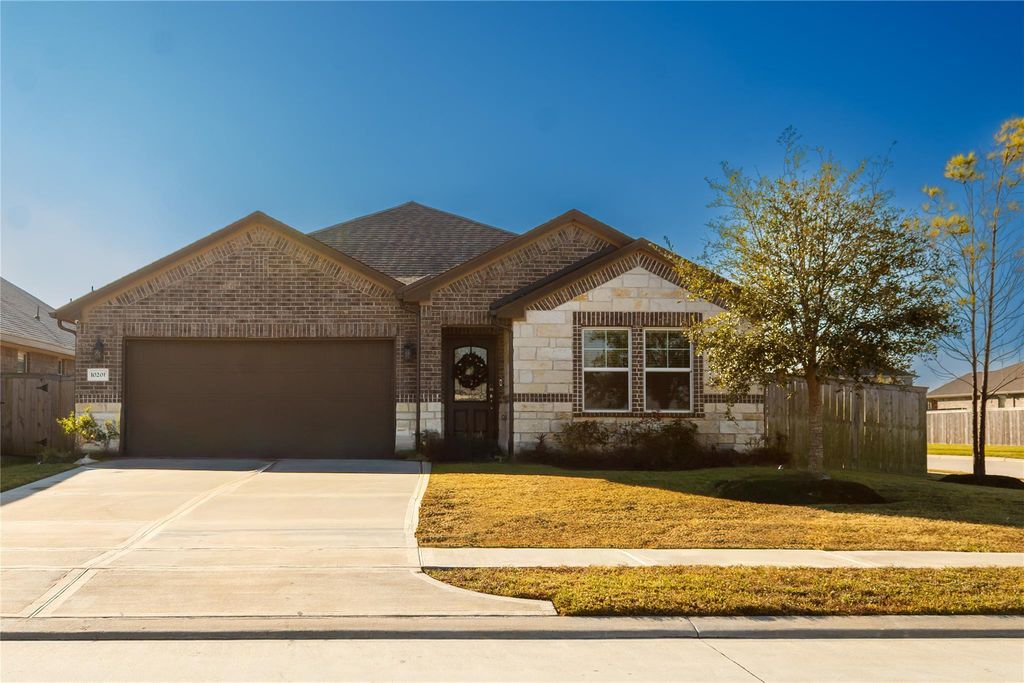 10201 Waterwall Lane, Texas City, TX 77591