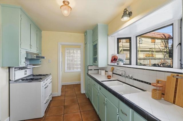 16 Orange Drive, Salinas, CA 93901