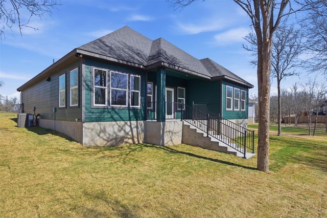 131 E Keomuku LN, Bastrop, TX 78602