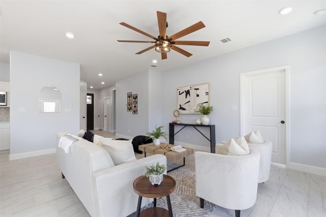 131 E Keomuku LN, Bastrop, TX 78602