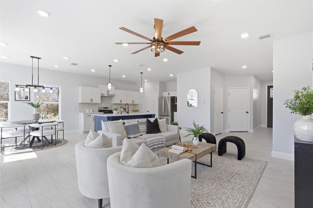 131 E Keomuku LN, Bastrop, TX 78602