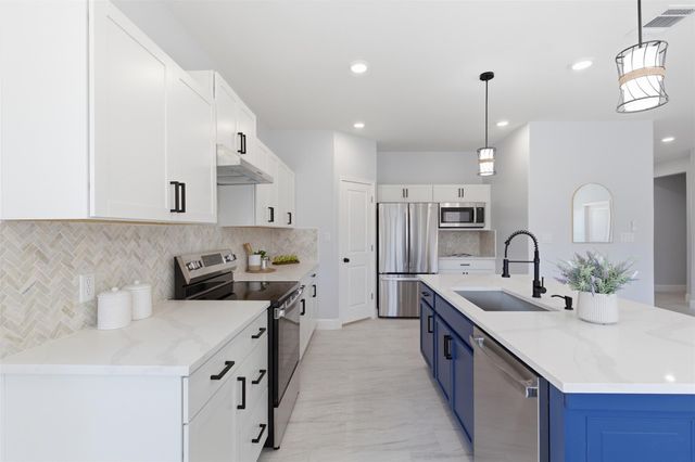 131 E Keomuku LN, Bastrop, TX 78602