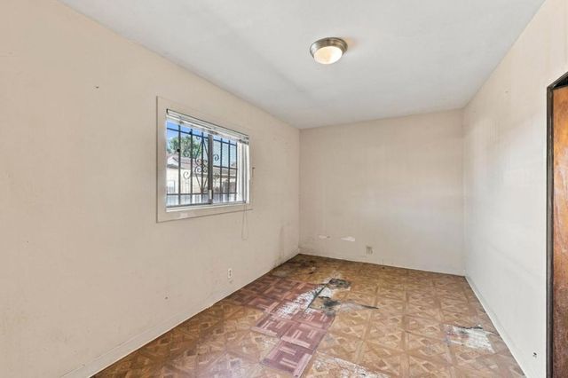 5619 Harmon Avenue, Oakland, CA 94621