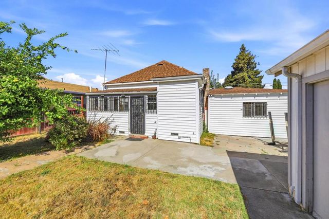 5619 Harmon Avenue, Oakland, CA 94621