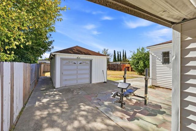 5619 Harmon Avenue, Oakland, CA 94621