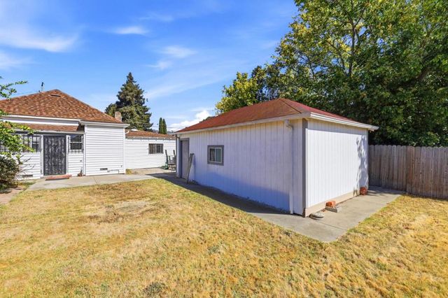 5619 Harmon Avenue, Oakland, CA 94621