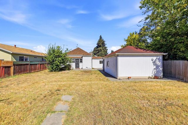 5619 Harmon Avenue, Oakland, CA 94621