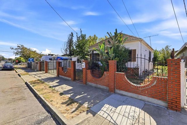 5619 Harmon Avenue, Oakland, CA 94621