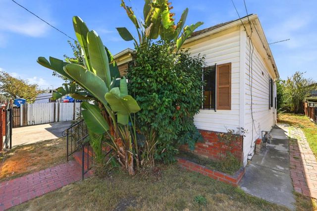 5619 Harmon Avenue, Oakland, CA 94621