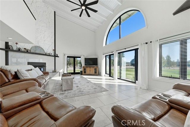 1121 Oak Valley Drive, Yreka, CA 96097