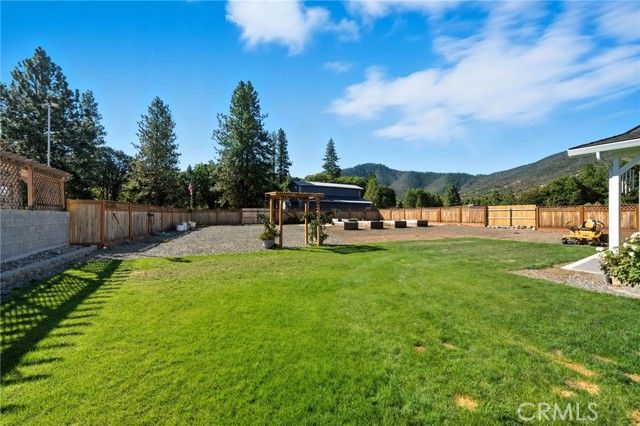 1121 Oak Valley Drive, Yreka, CA 96097