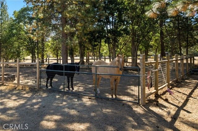 1121 Oak Valley Drive, Yreka, CA 96097