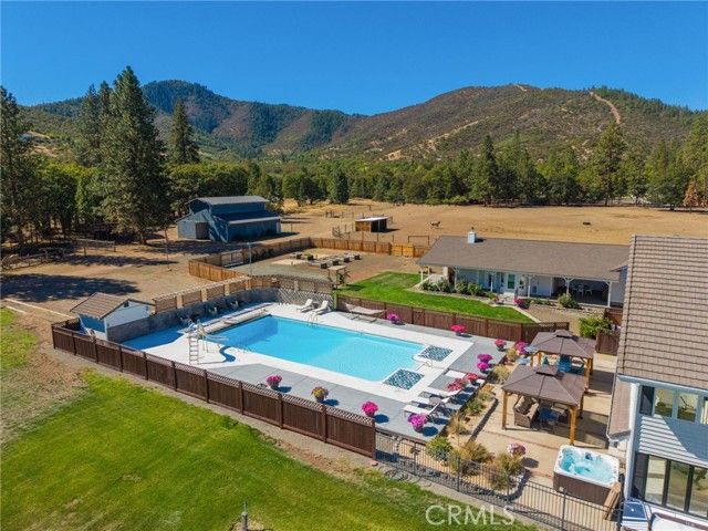 1121 Oak Valley Drive, Yreka, CA 96097