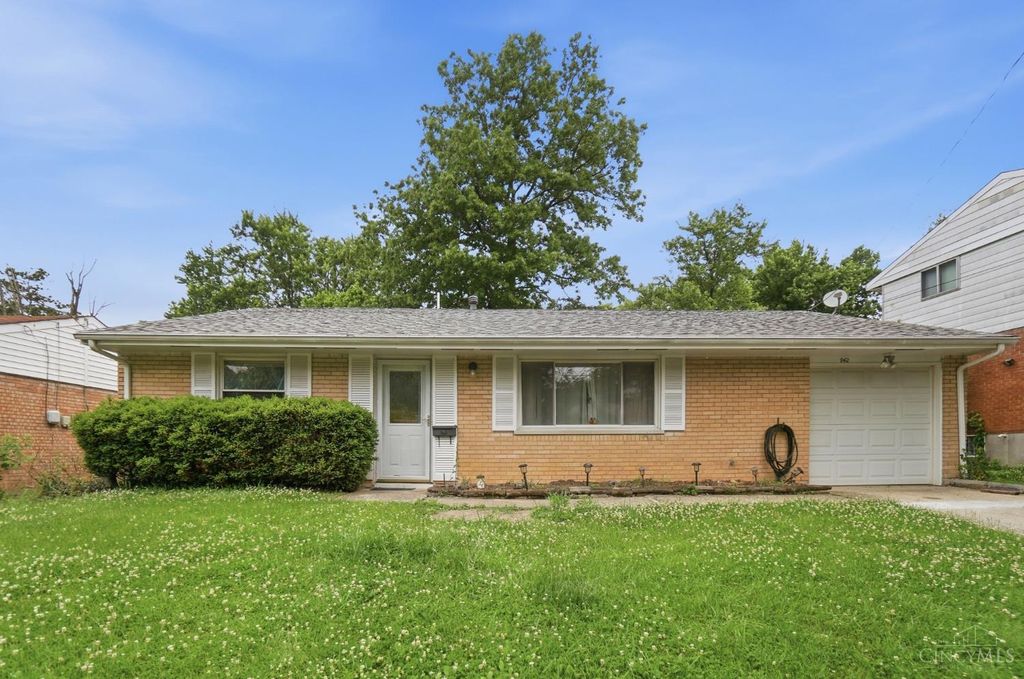 942 Goodhue Circle, Forest Park, OH 45250