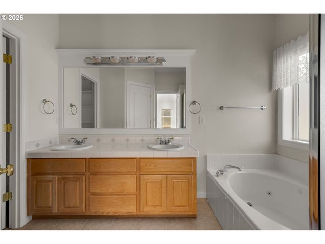 17718 Ne 38TH Way, Vancouver, WA 98682