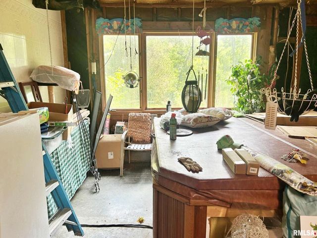 27 Grasty Road, Golconda, IL 62938