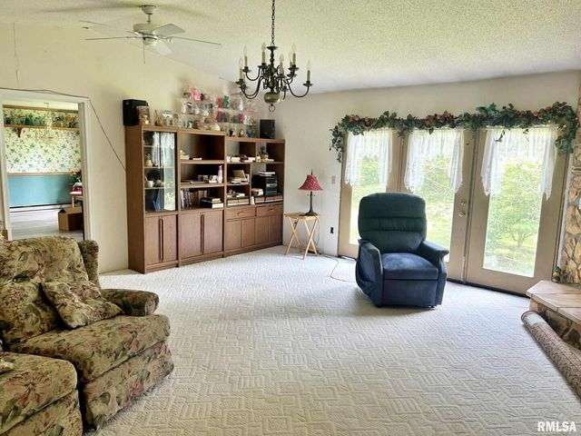 27 Grasty Road, Golconda, IL 62938