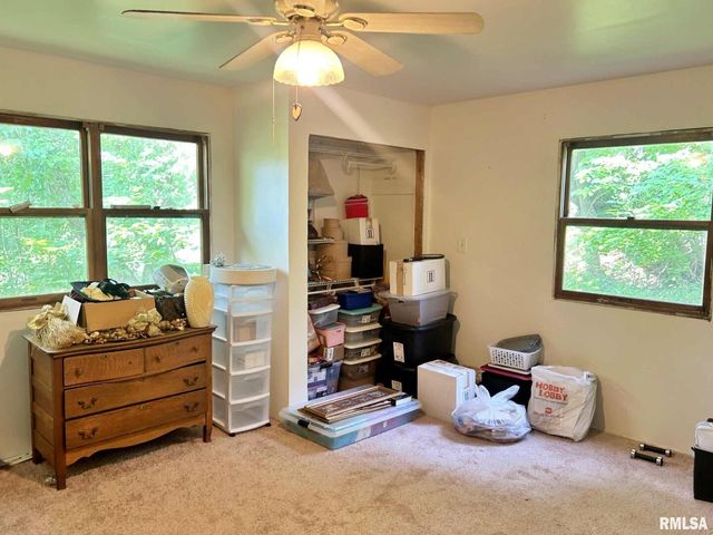 27 Grasty Road, Golconda, IL 62938