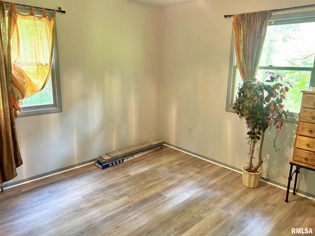 27 Grasty Road, Golconda, IL 62938