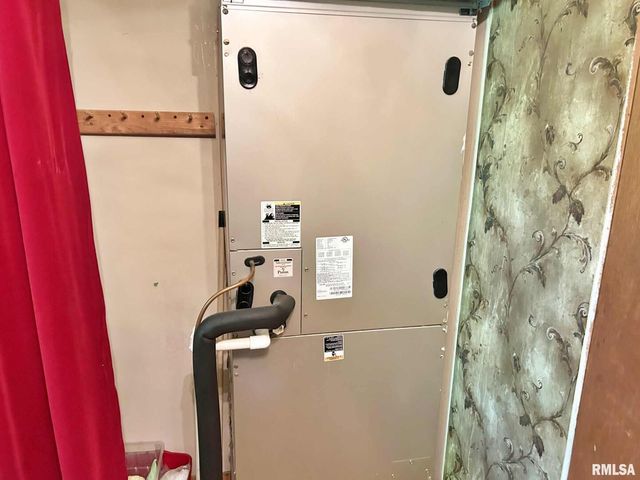 27 Grasty Road, Golconda, IL 62938