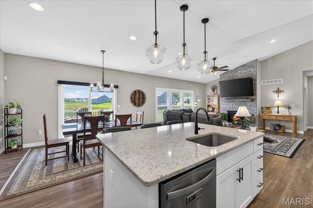 28841 Brayton Circle, Foristell, MO 63348