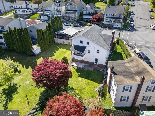 2 E CENTER ST, Nesquehoning, PA 18240