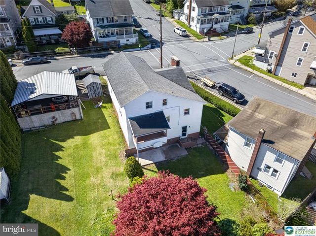 2 E CENTER ST, Nesquehoning, PA 18240
