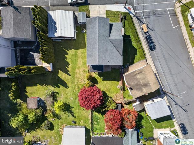 2 E CENTER ST, Nesquehoning, PA 18240