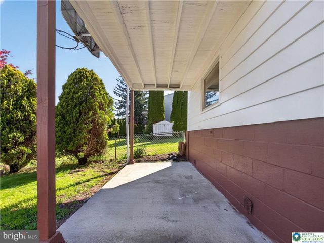 2 E CENTER ST, Nesquehoning, PA 18240