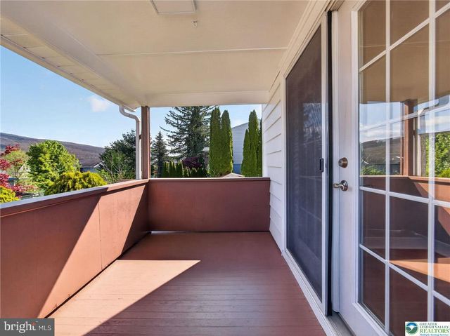 2 E CENTER ST, Nesquehoning, PA 18240