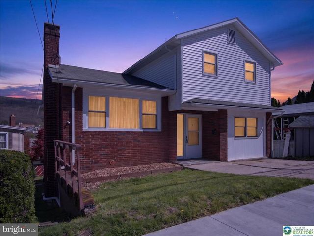 2 E CENTER ST, Nesquehoning, PA 18240