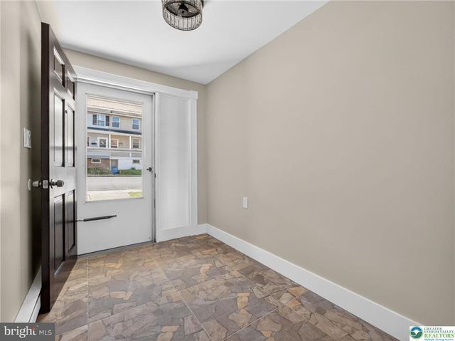 2 E CENTER ST, Nesquehoning, PA 18240