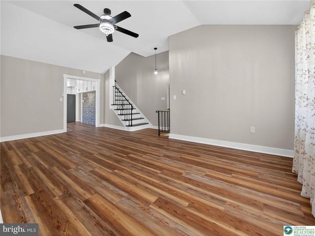 2 E CENTER ST, Nesquehoning, PA 18240