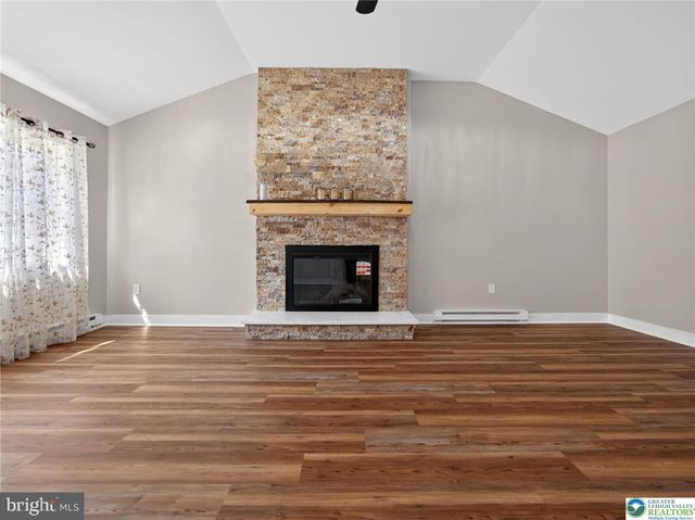 2 E CENTER ST, Nesquehoning, PA 18240