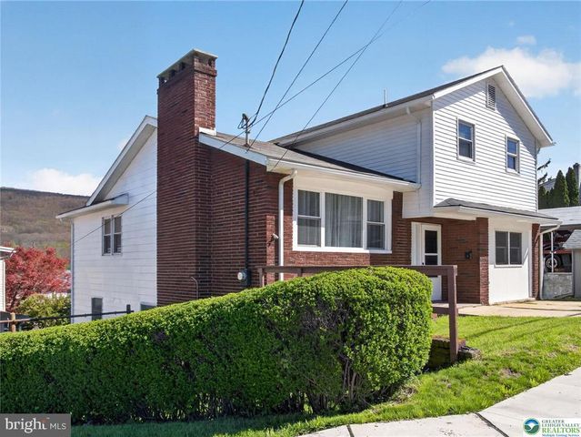 2 E CENTER ST, Nesquehoning, PA 18240