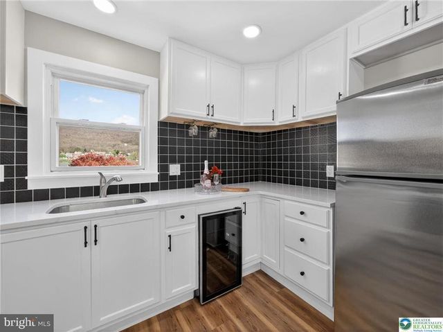 2 E CENTER ST, Nesquehoning, PA 18240