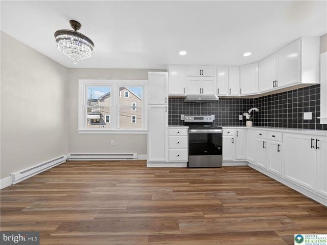 2 E CENTER ST, Nesquehoning, PA 18240