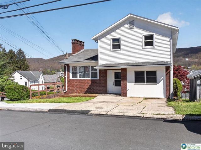 2 E CENTER ST, Nesquehoning, PA 18240