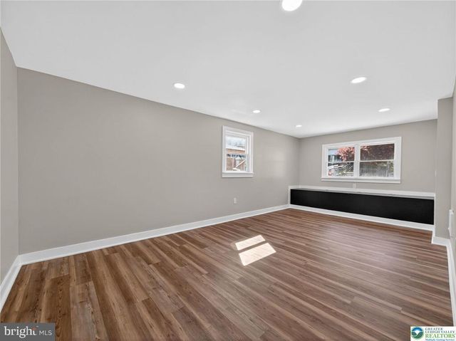 2 E CENTER ST, Nesquehoning, PA 18240