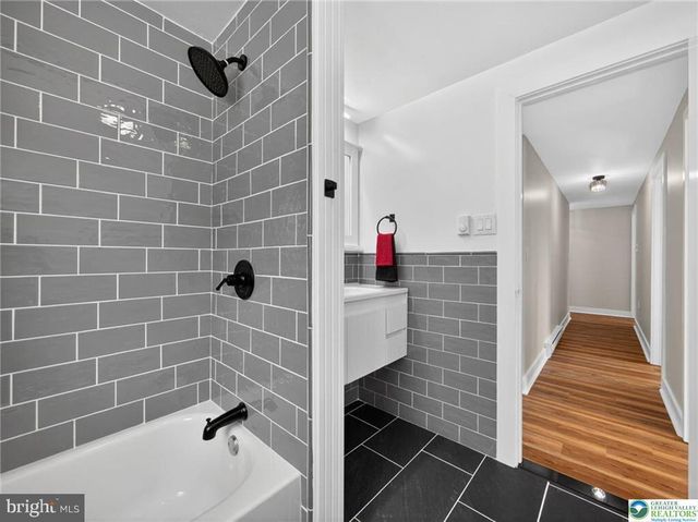 2 E CENTER ST, Nesquehoning, PA 18240